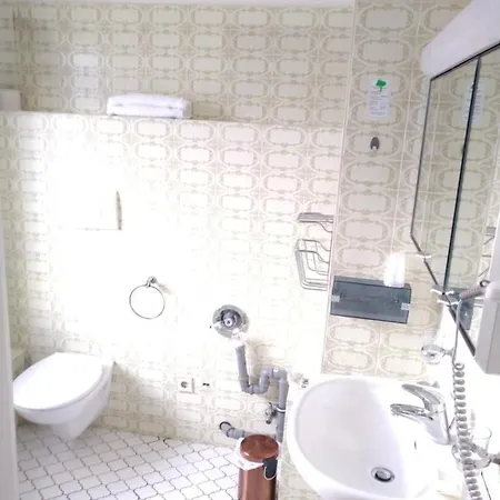 Hotel Zentrum Self Check-in 2*